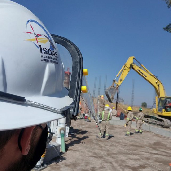 Excavación para cimentación de protección de válvula de gasoducto.
